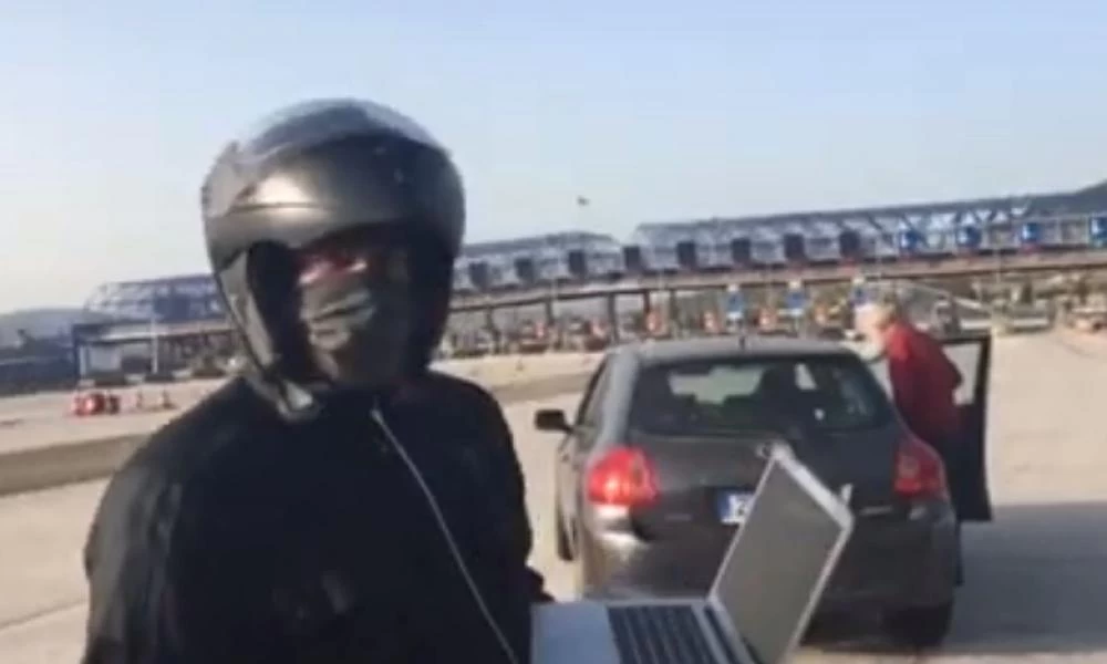 Σε μπλόκο της Τροχαίας έπεσε ο αδερφός του Λιγνάδη – Πήγαινε να τον δει στη φυλακή (βίντεο)